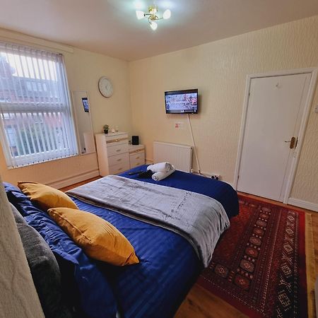 Отель Bright Sunny, Double Bed With Garden, Tv And Wi-Fi Лидс Экстерьер фото