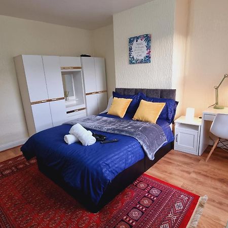 Отель Bright Sunny, Double Bed With Garden, Tv And Wi-Fi Лидс Экстерьер фото